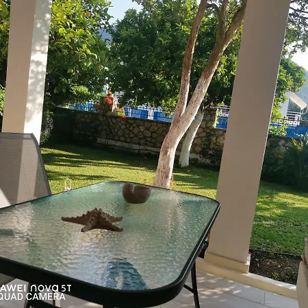 Nely's Luxury Апартаменты *