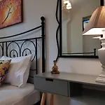 Nely's Luxury *